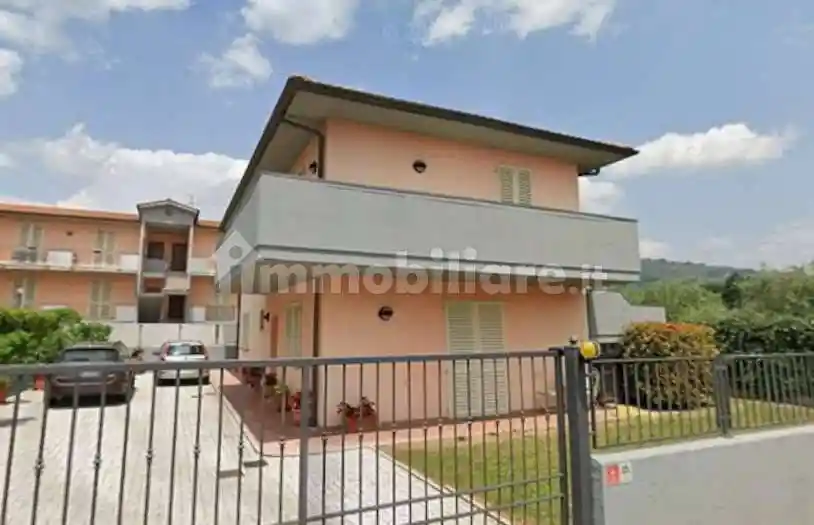 Casa indipendente in vendita a Pescia