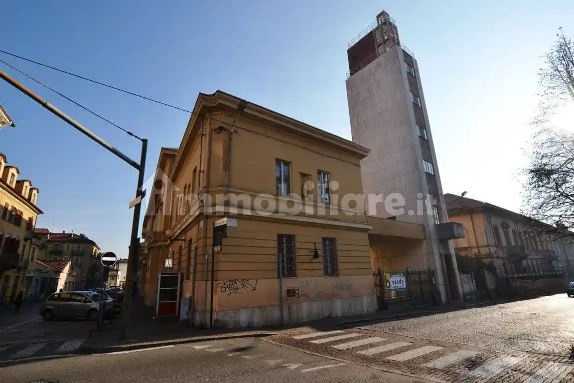 Palazzo - Edificio in vendita a Biella