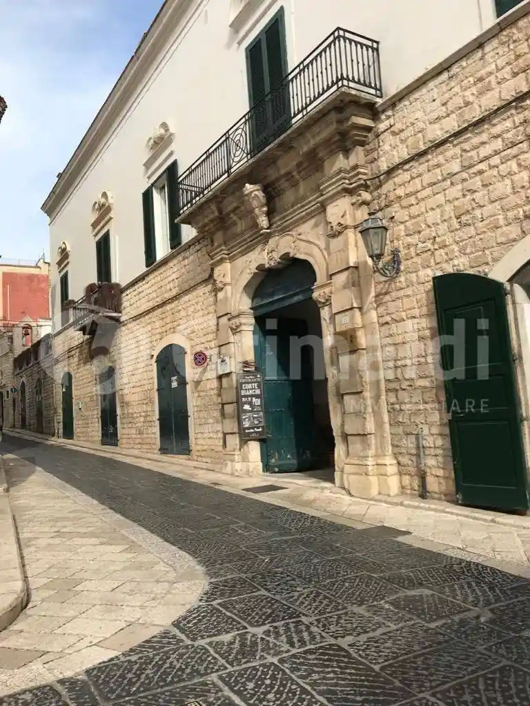 Palazzo - Edificio in vendita a Trani