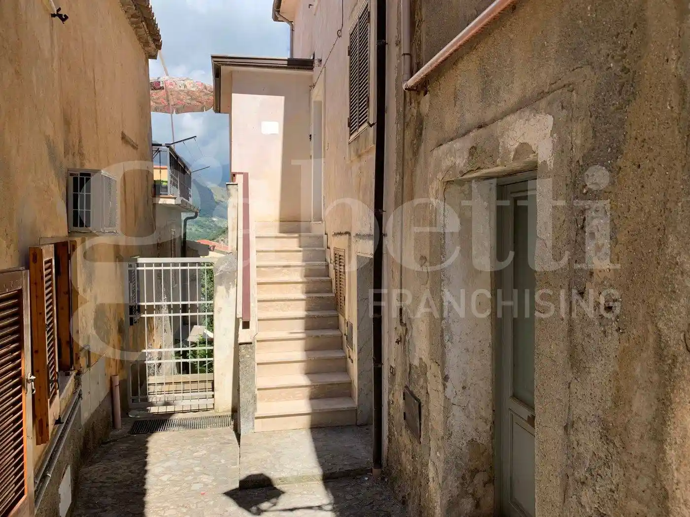 Casa indipendente in vendita a Fiumefreddo Bruzio
