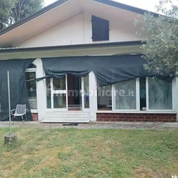 Casa indipendente in vendita a Massa