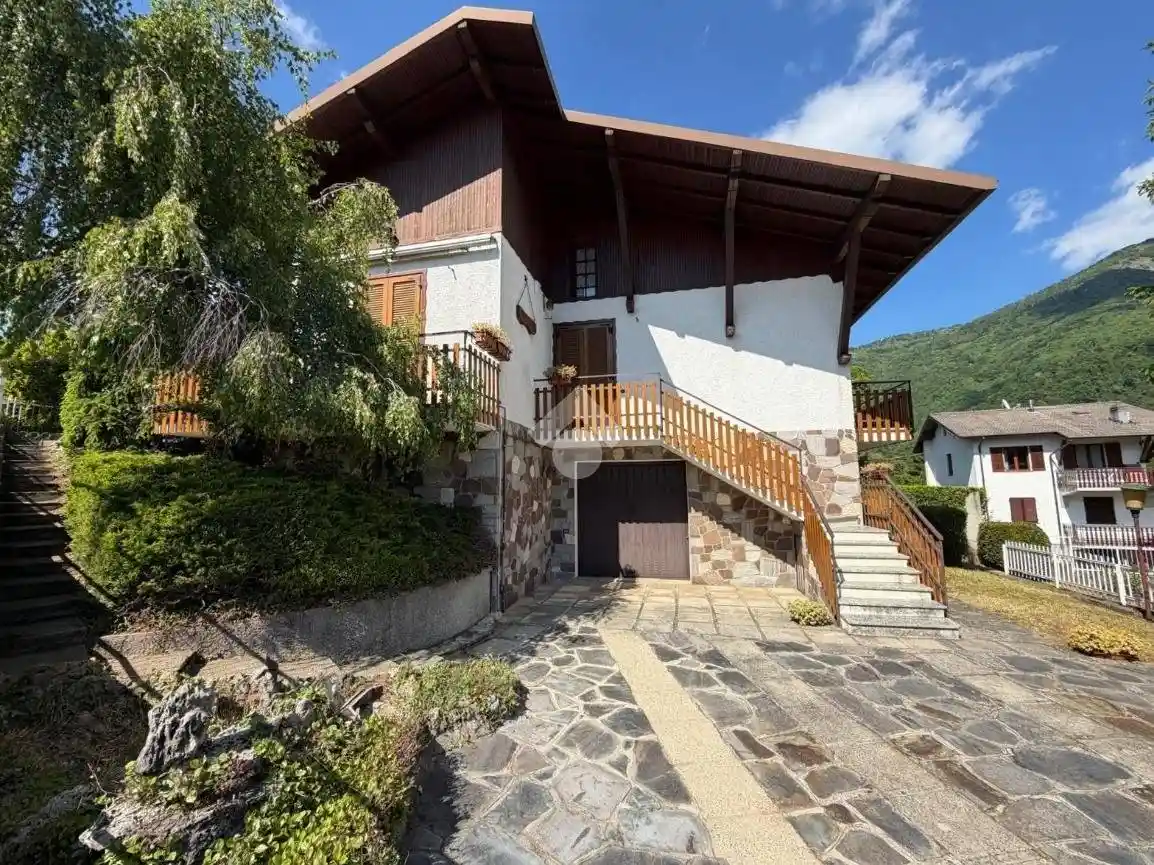 Villa in vendita a Carenno