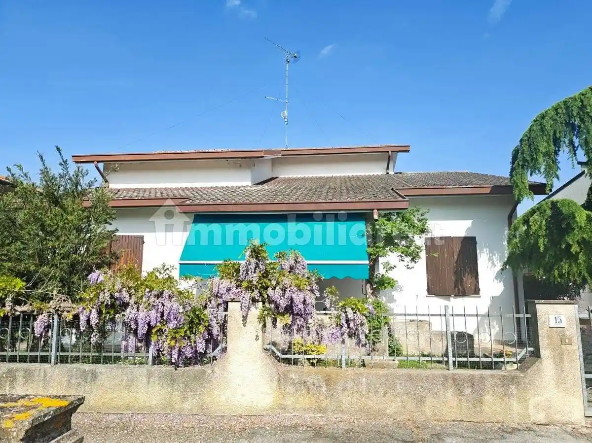 Villa in vendita a Riva del Po