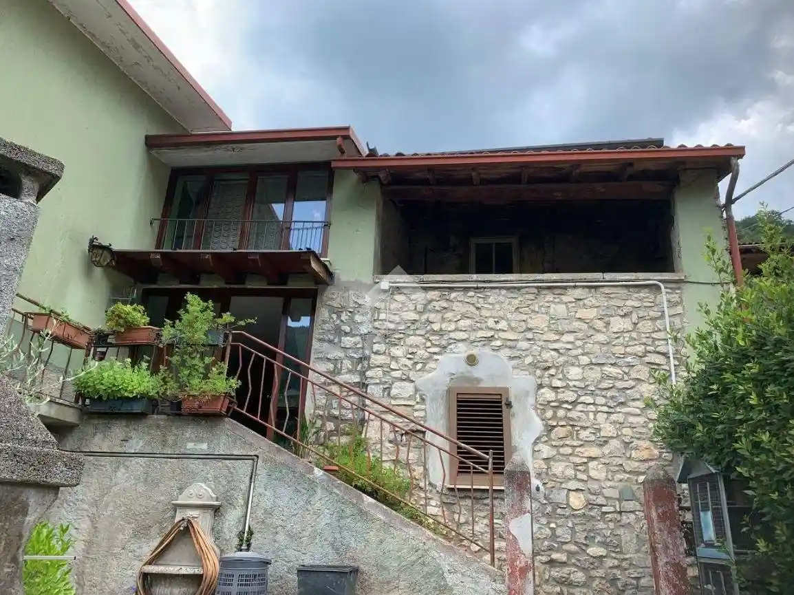 Casa indipendente in vendita a Adrara San Rocco
