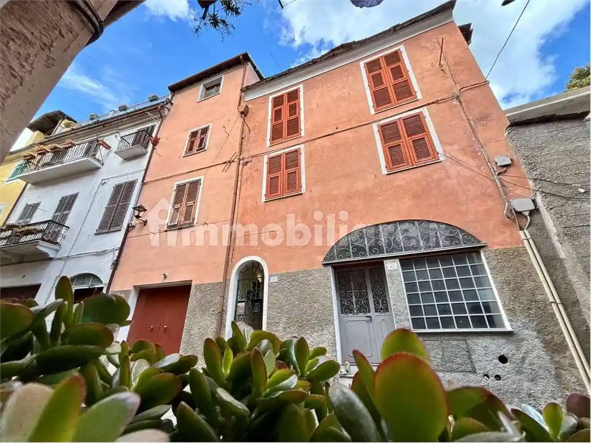 Casa indipendente in vendita a Pieve di Teco