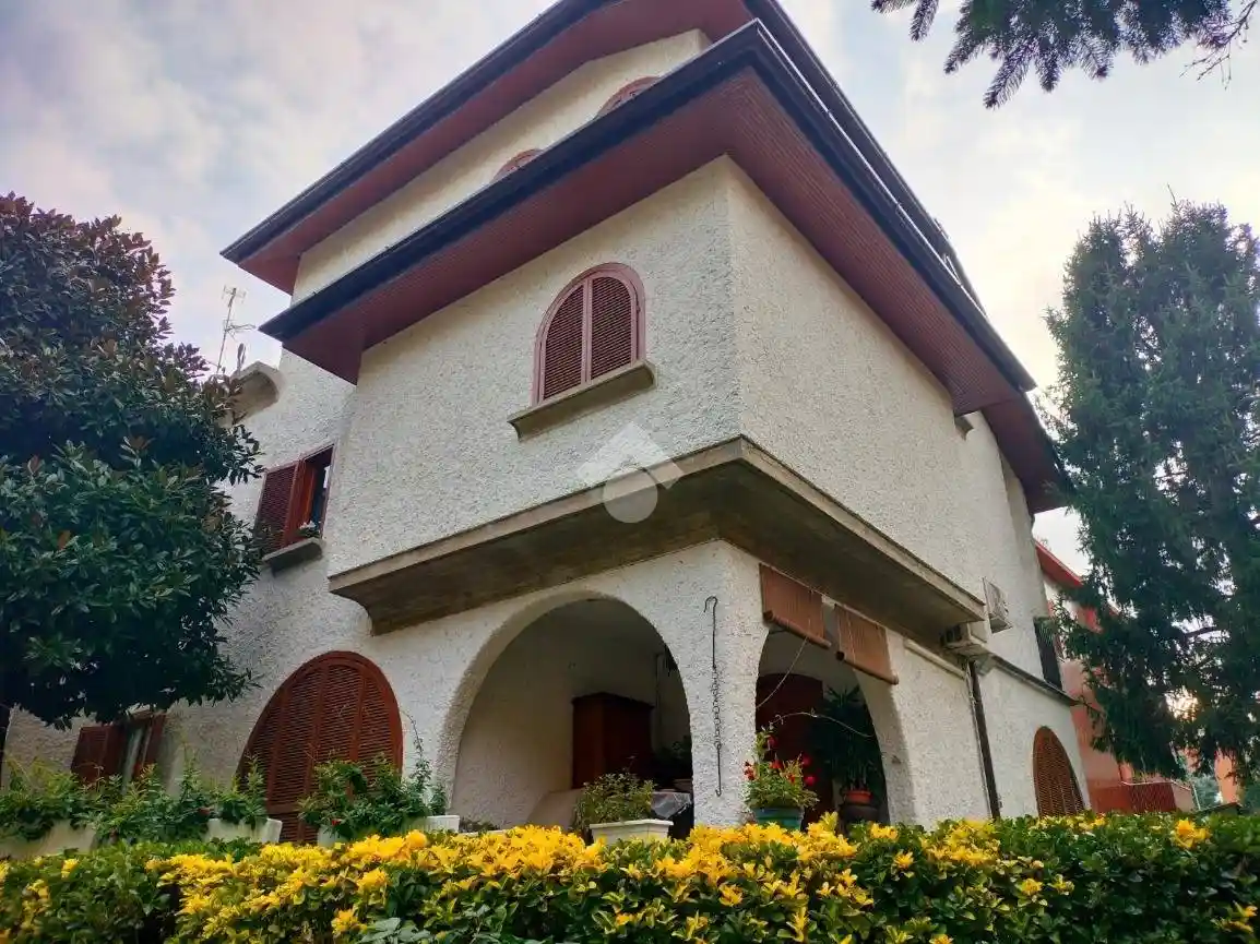 Villa in vendita a Cesano Boscone