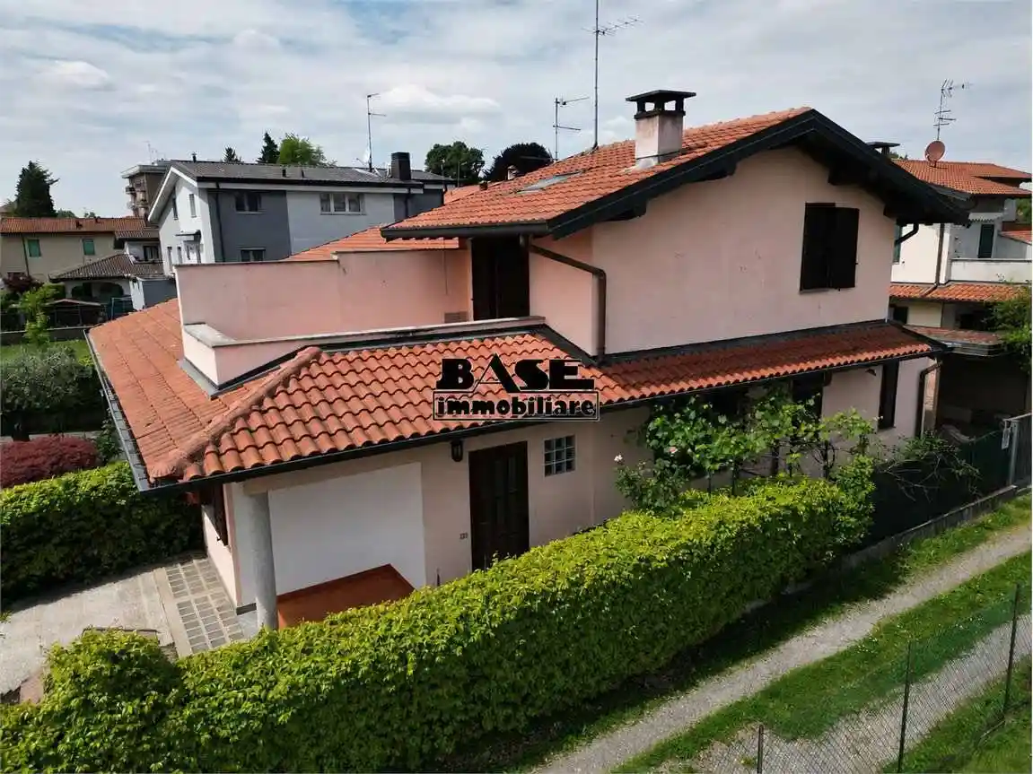 Villa in vendita a Cadorago