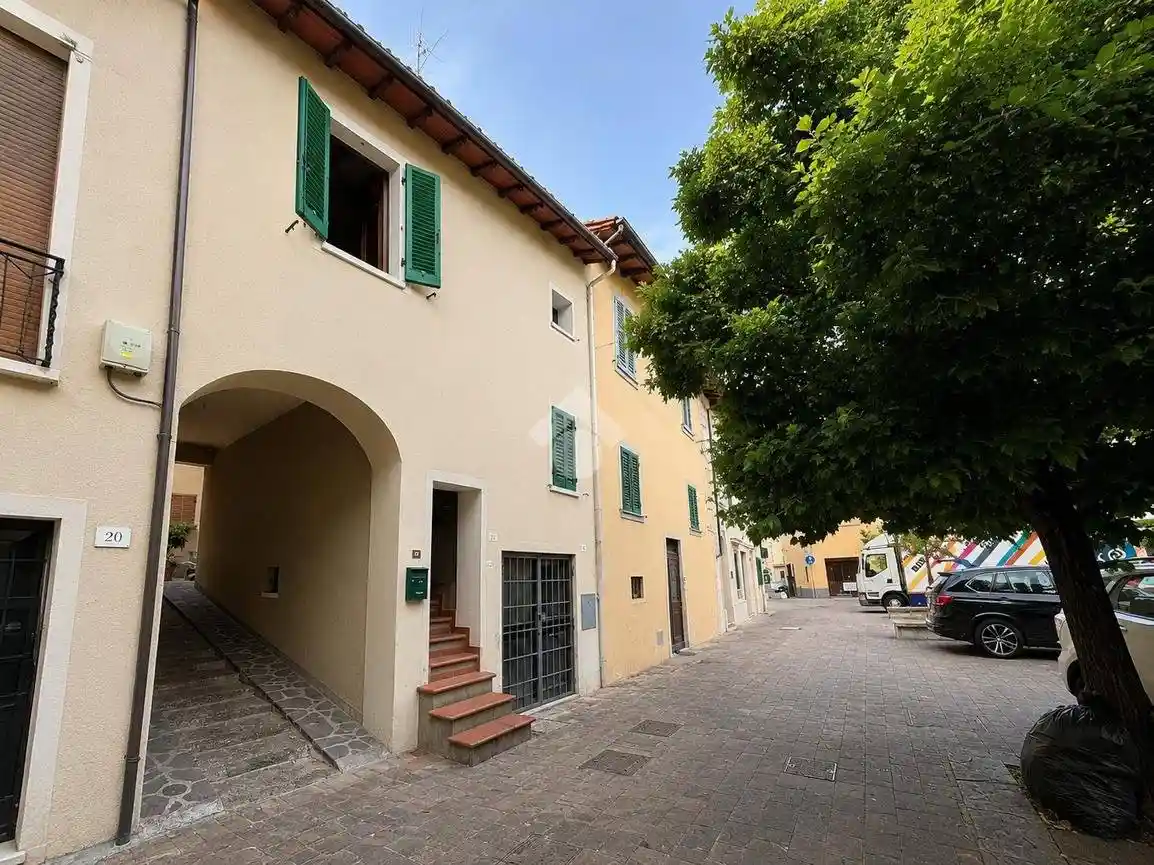 Casa indipendente in vendita a Campi Bisenzio