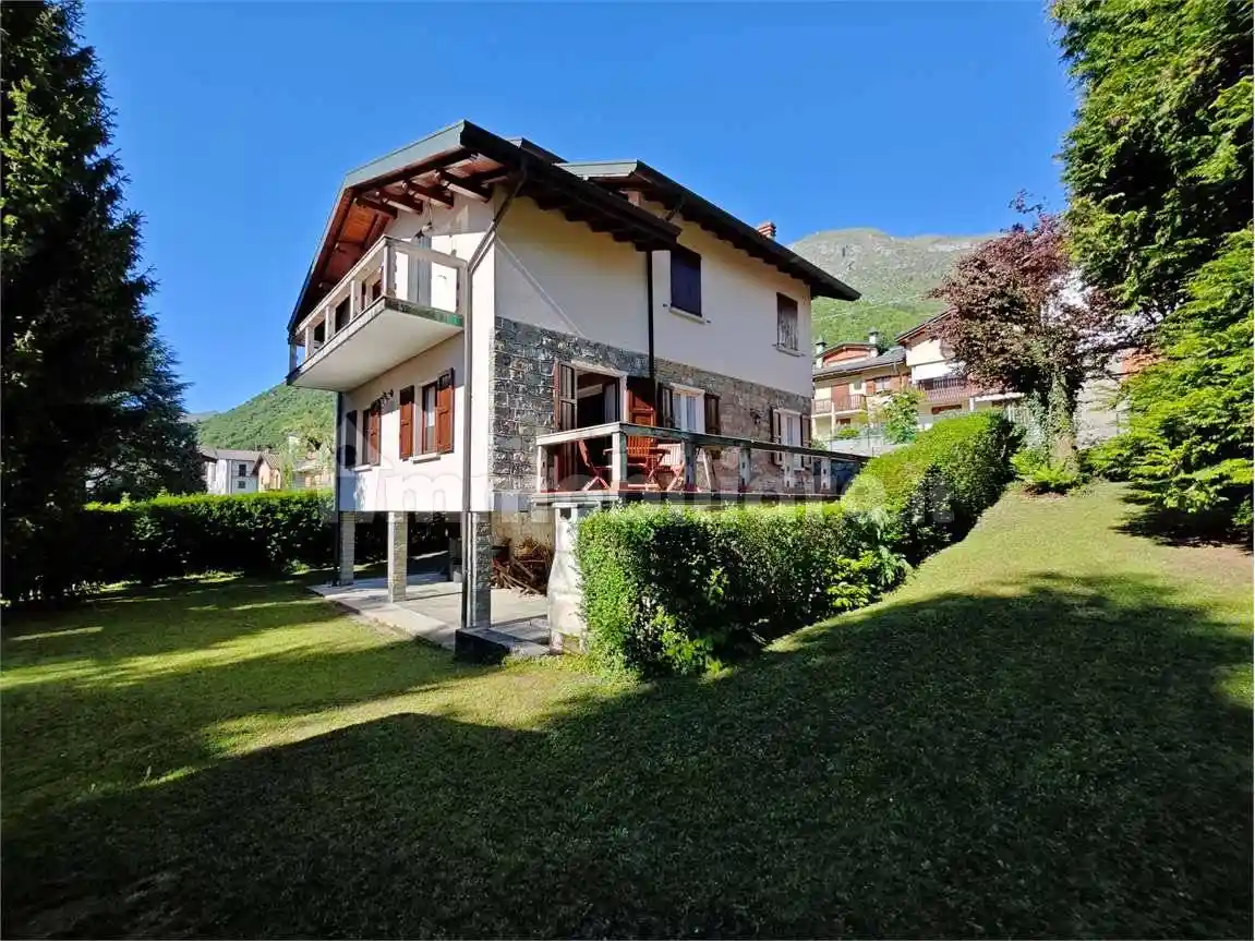 Villa in vendita a Barzio