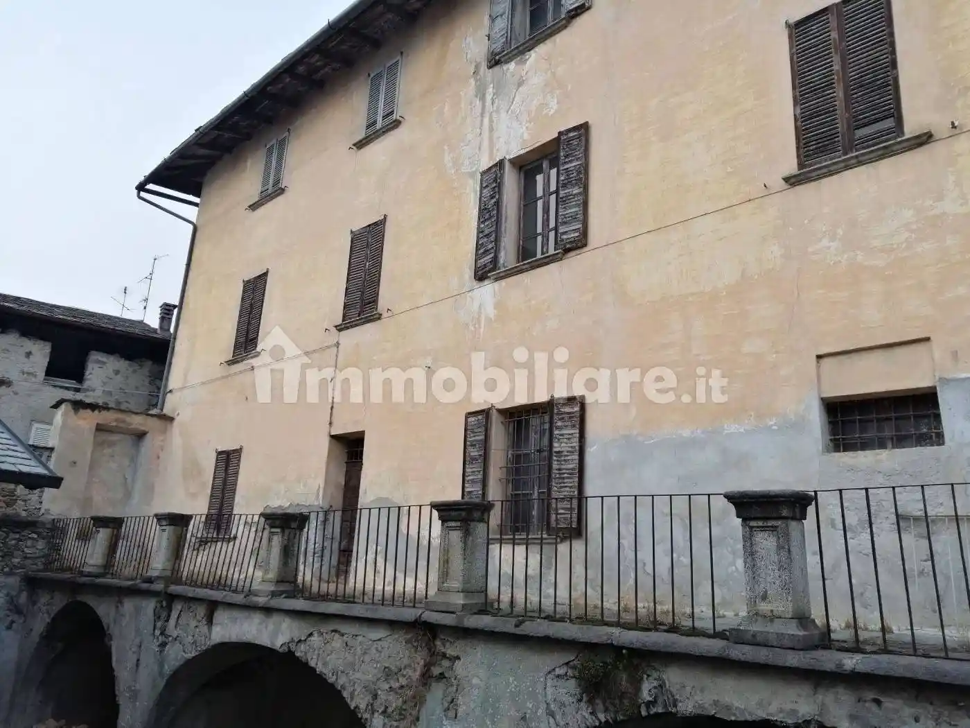 Palazzo - Edificio in vendita a Tresivio