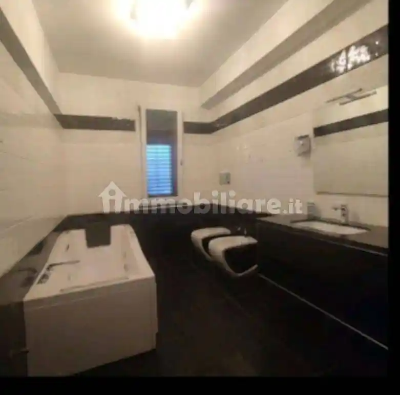 Palazzo - Edificio in vendita a Montelepre