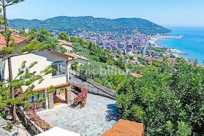 Villa in vendita a Andora