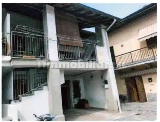 Casa indipendente in vendita a Biandronno