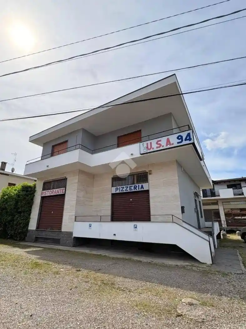 Casa indipendente in vendita a Lonate Pozzolo