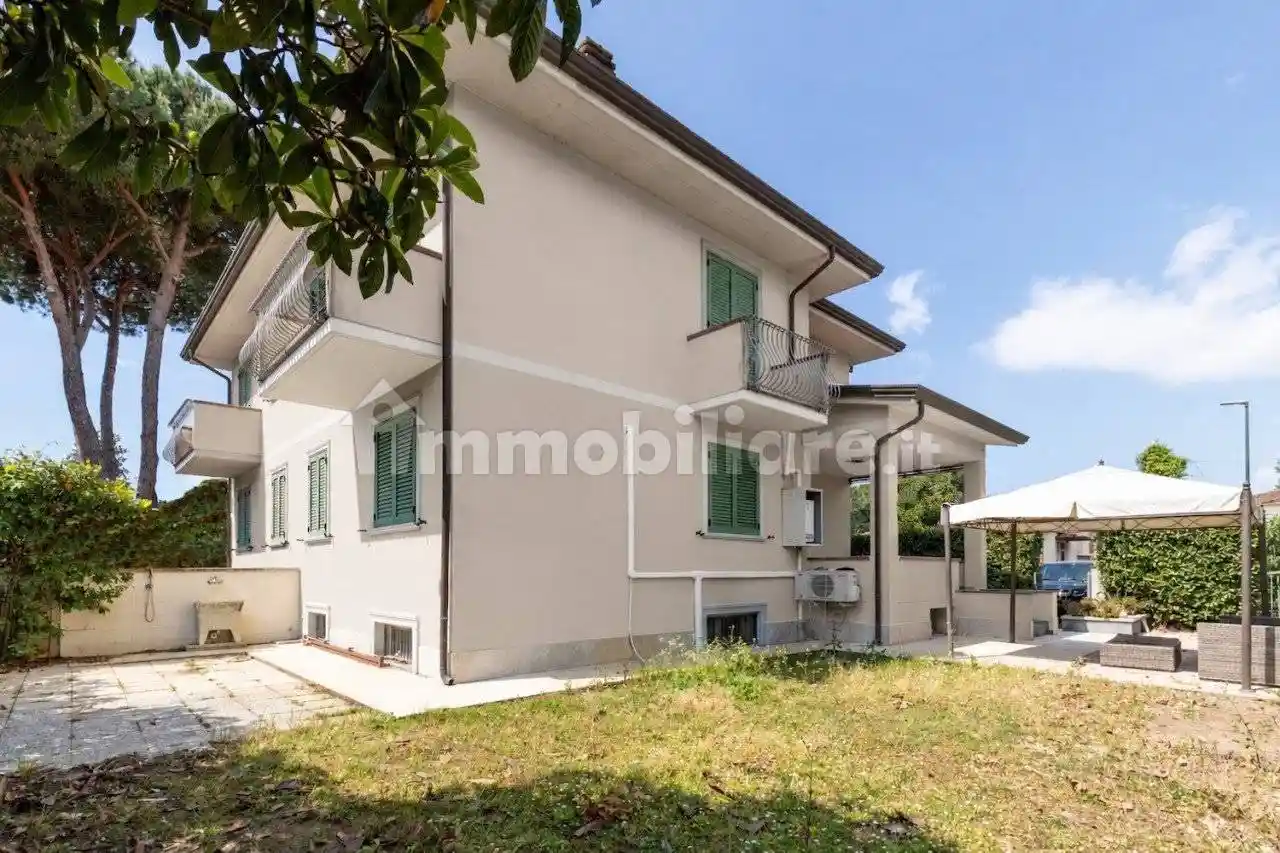 Villa in vendita a Camaiore