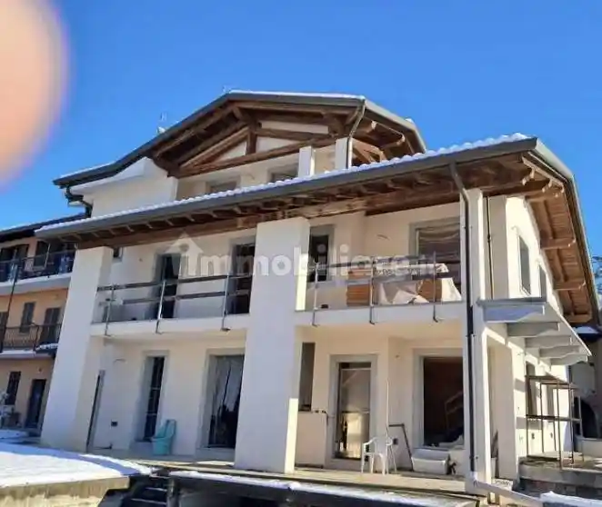 Casa indipendente in vendita a Gattico-Veruno