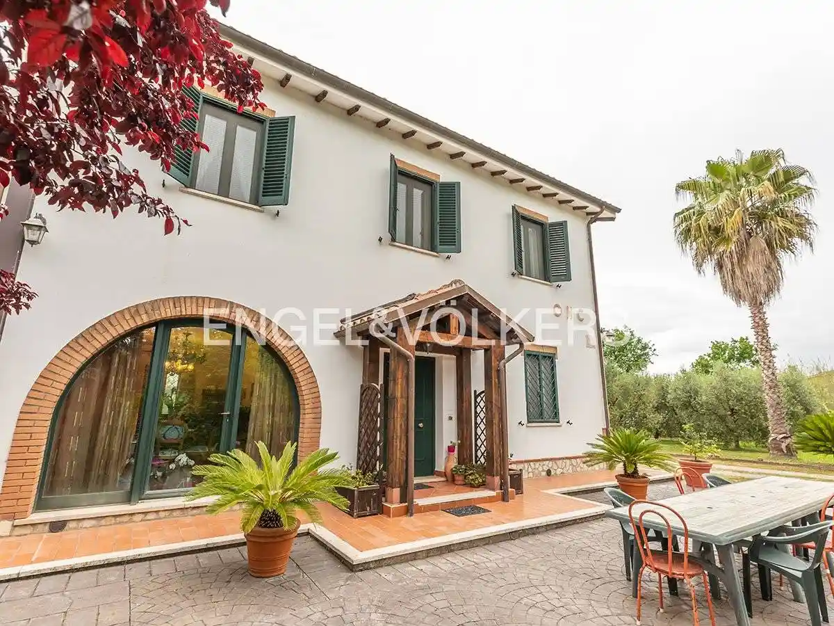 Villa in vendita a Latina