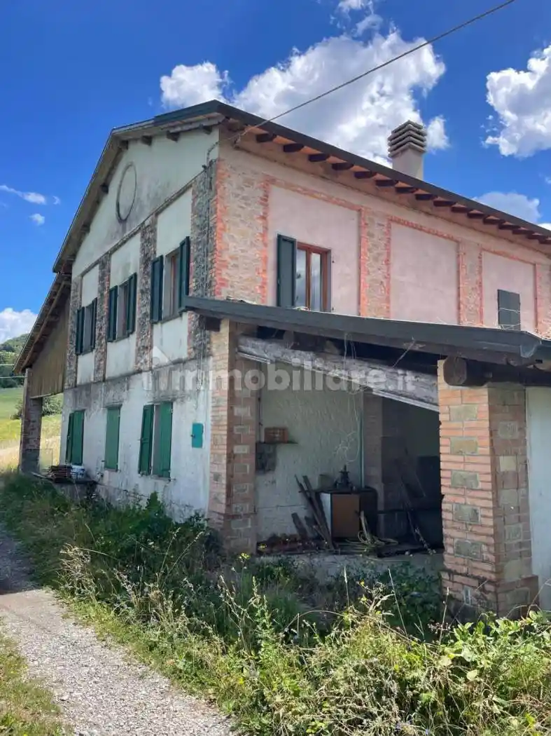 Villa in vendita a Tizzano Val Parma