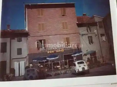 Palazzo - Edificio in vendita a Tizzano Val Parma