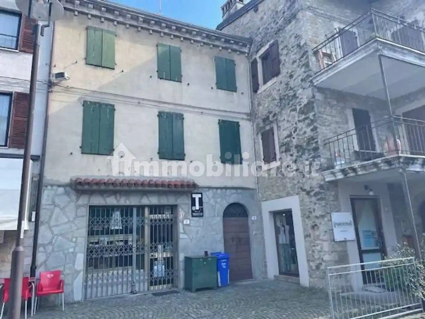 Appartamento in vendita a Tizzano Val Parma