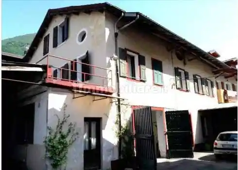 Palazzo - Stabile in vendita a Fonzaso