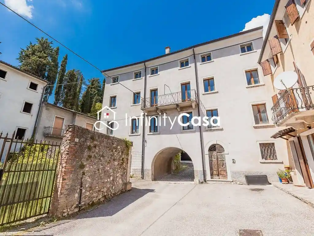 Casa indipendente in vendita a Caprino Veronese