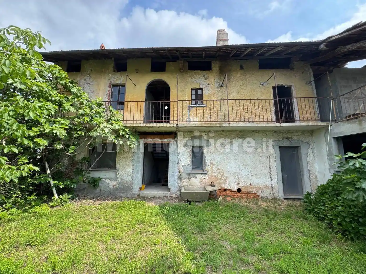 Rustico - Casale in vendita a Angera
