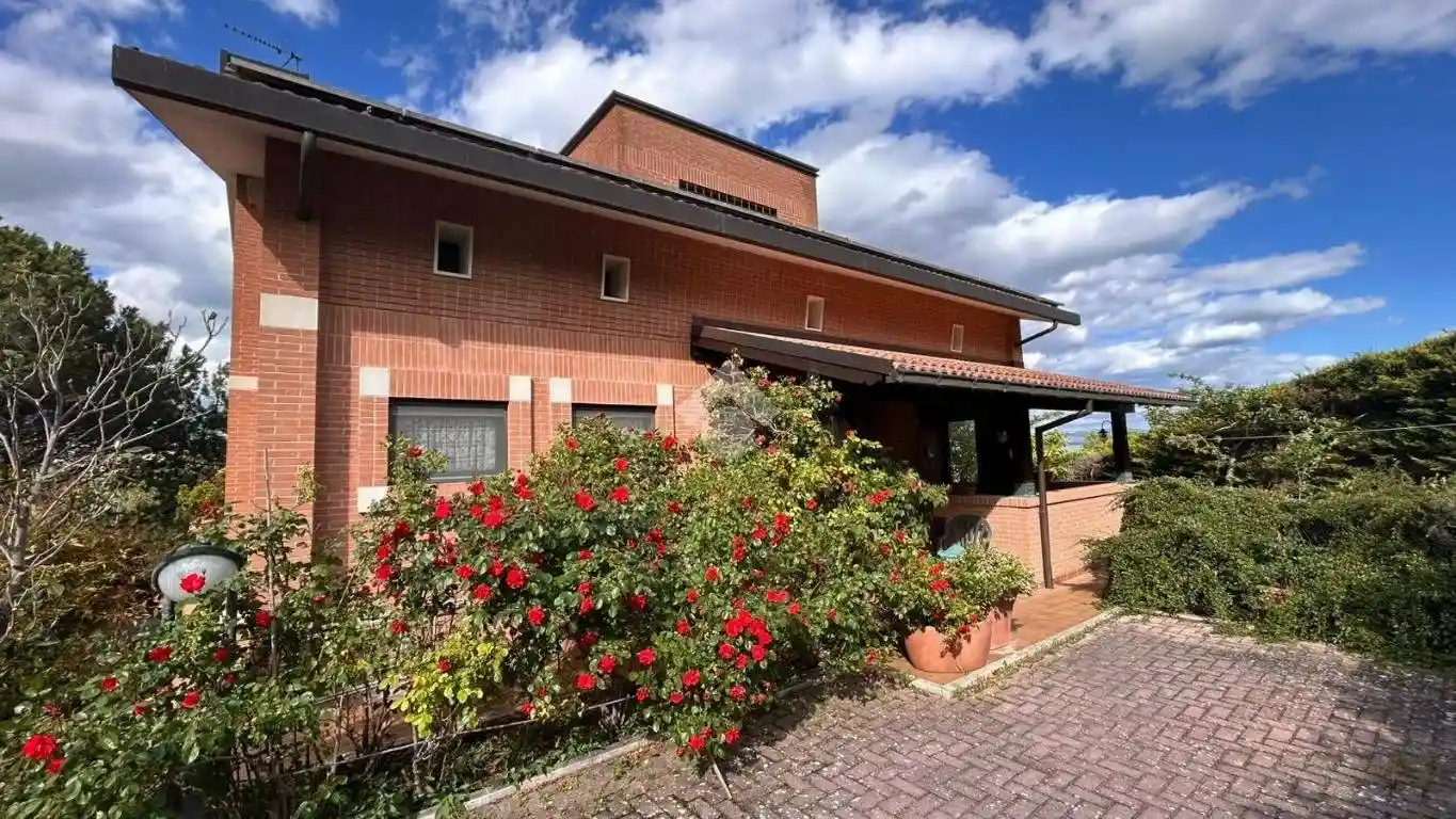 Villa in vendita a L'Aquila