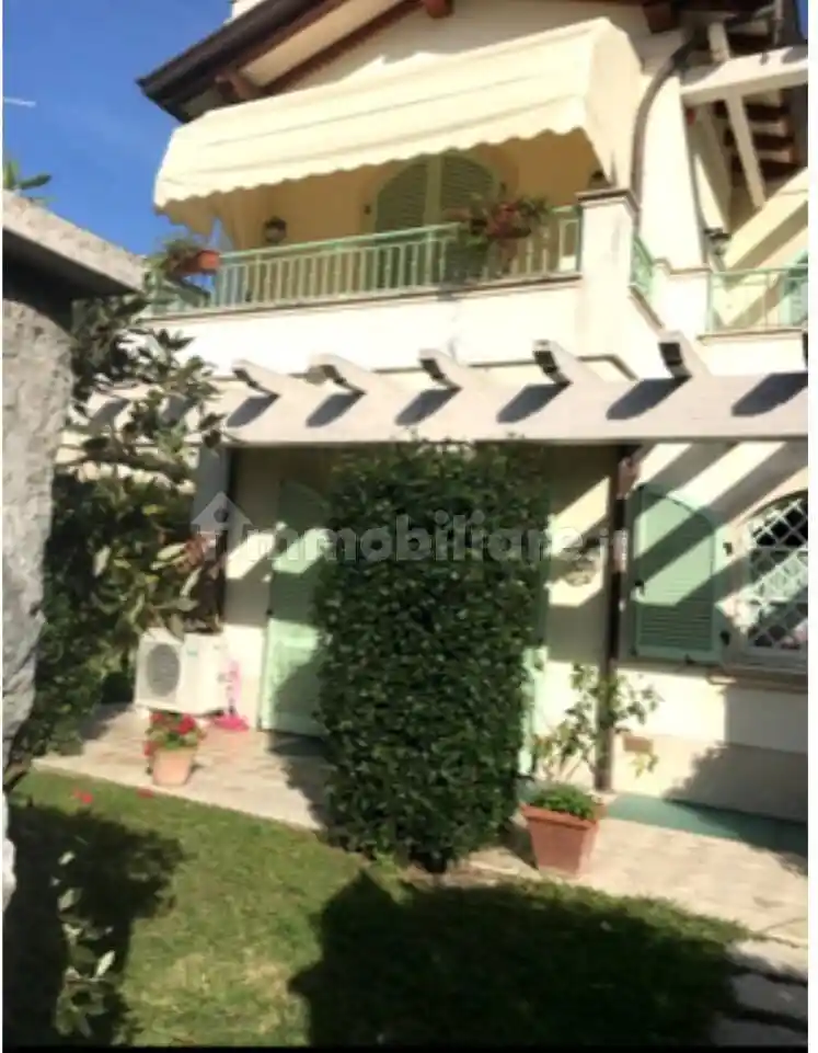 Villa in affitto a Montignoso