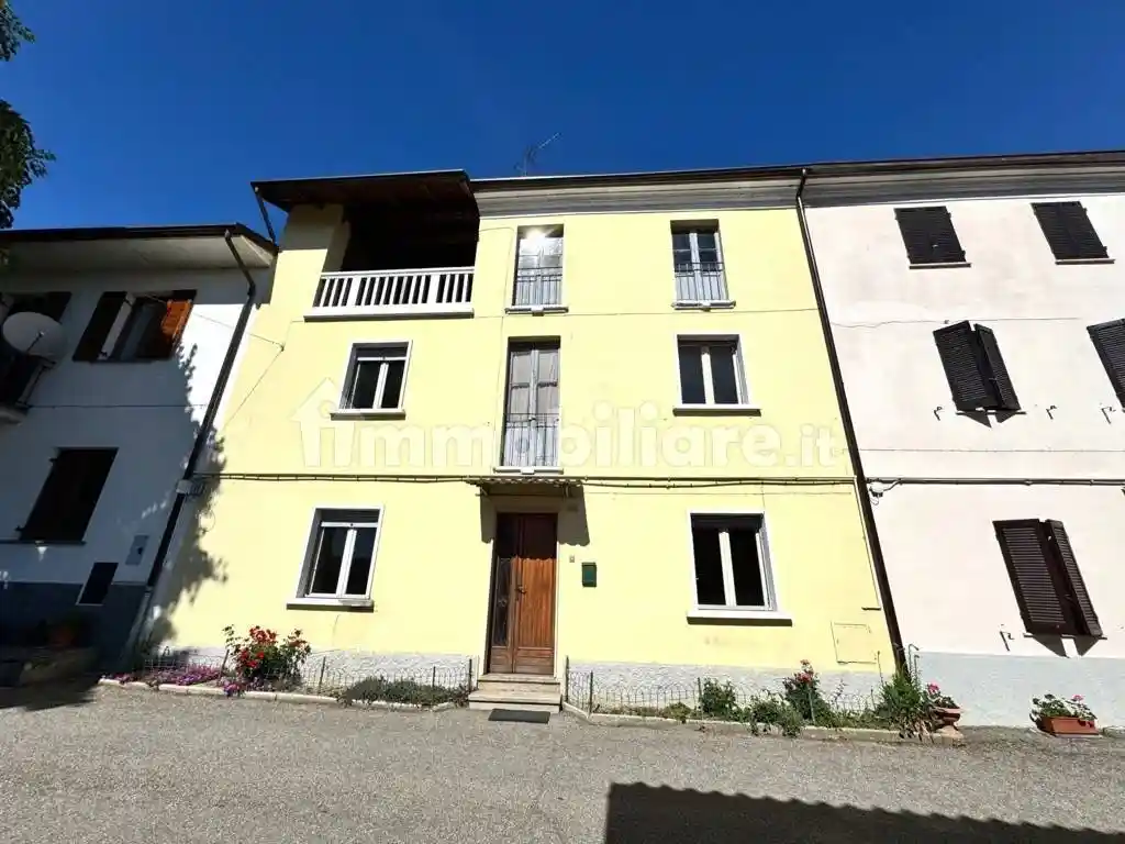 Villa in vendita a Godiasco Salice Terme