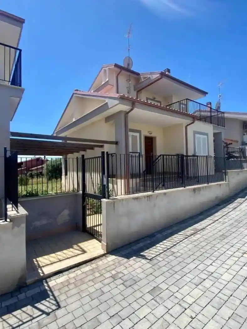 Villa in vendita a Lanuvio