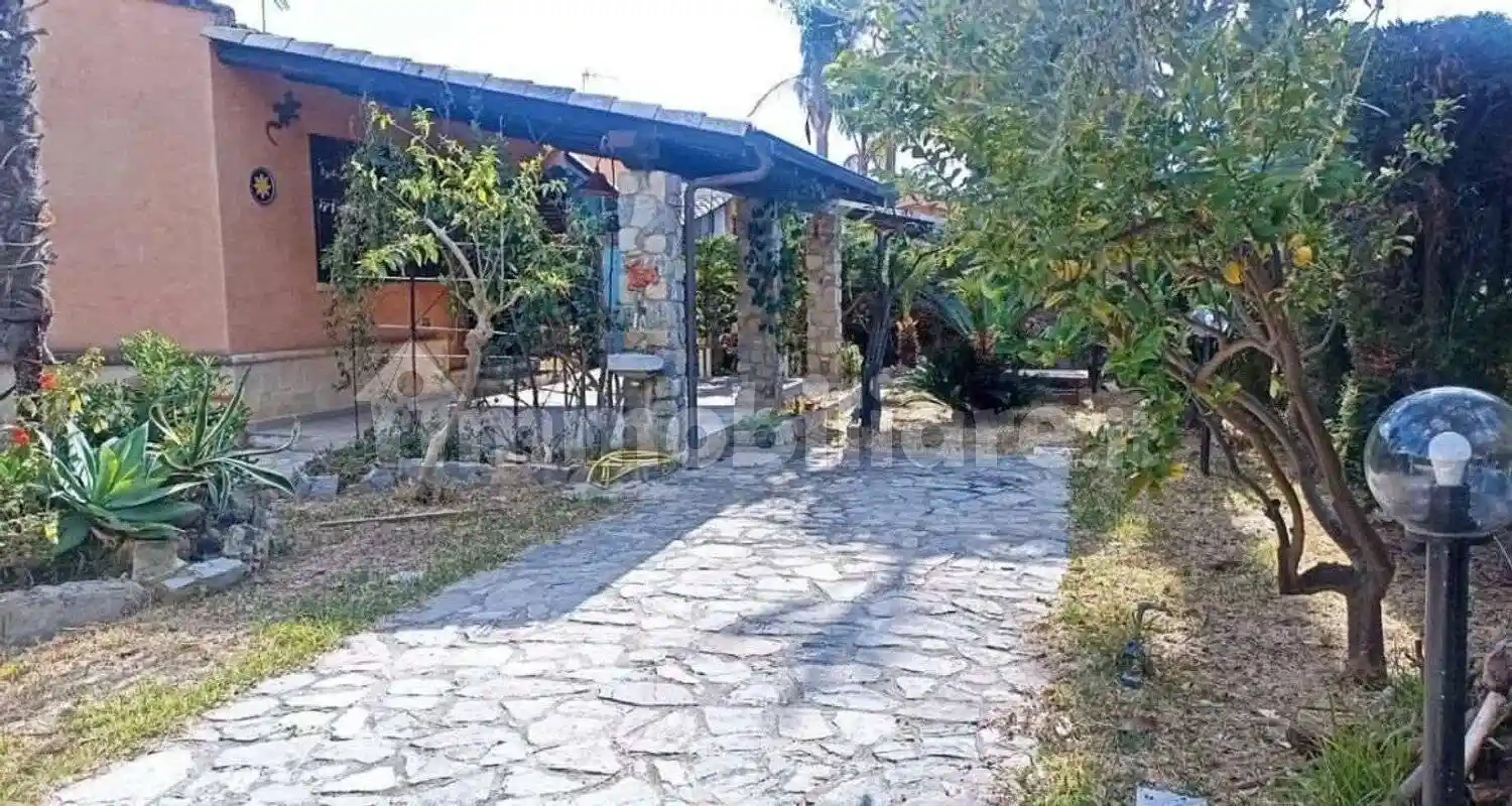 Villa in affitto a Campofelice di Roccella