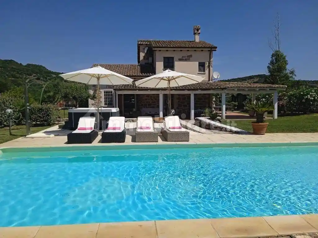 Villa in affitto a Frosinone