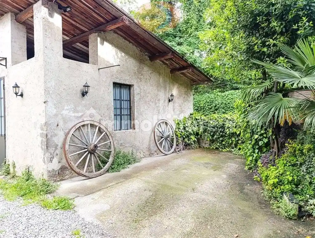 Rustico - Casale in vendita a Casatenovo
