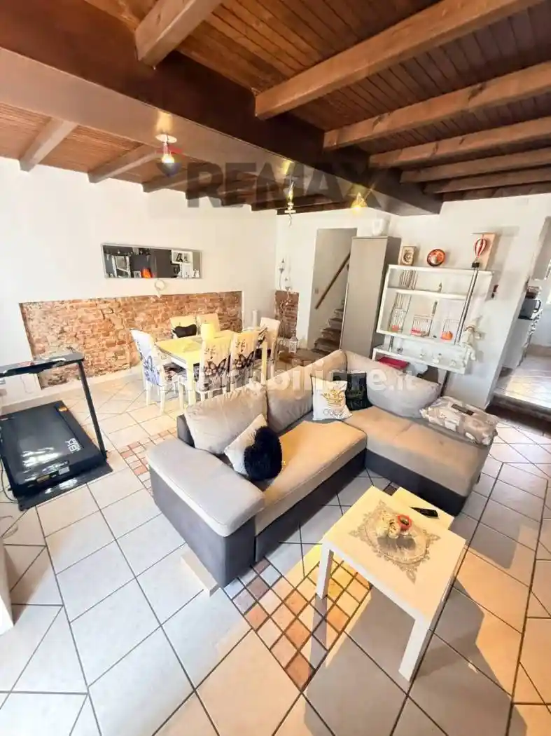 Casa indipendente in vendita a Linarolo