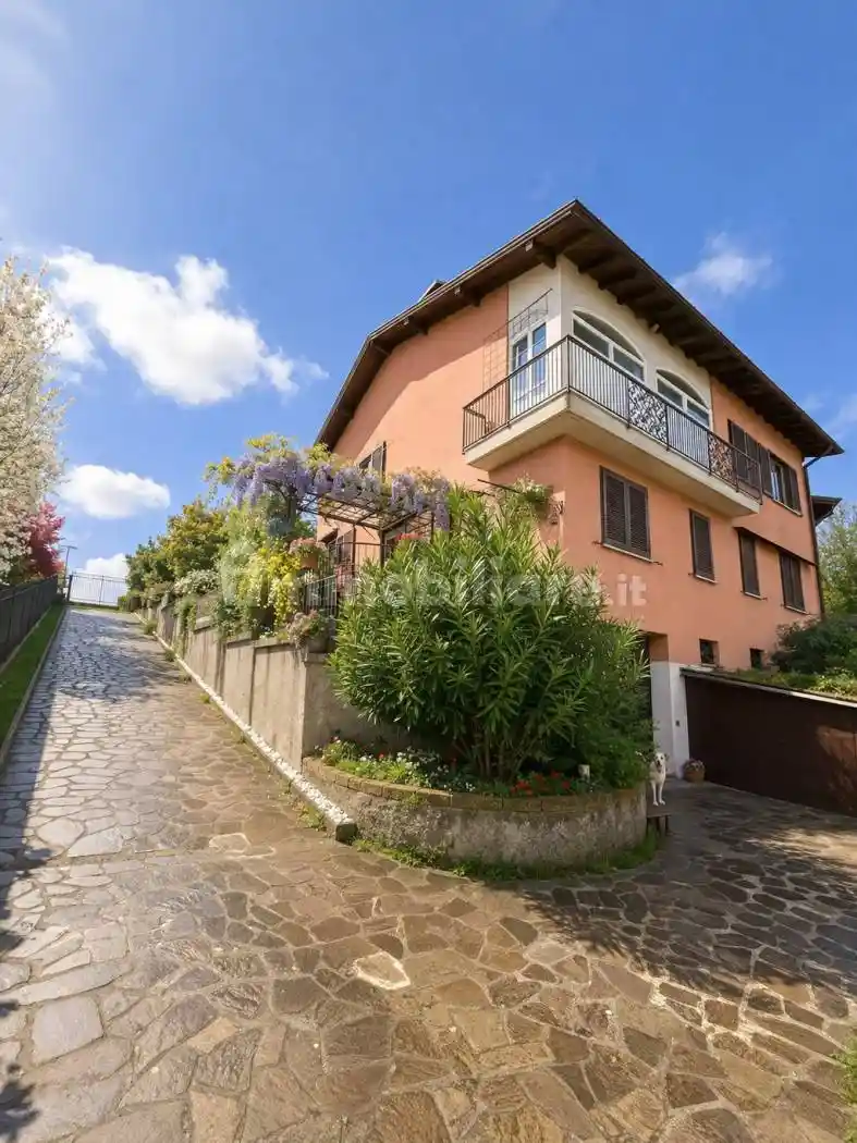Villa in vendita a Casnate con Bernate