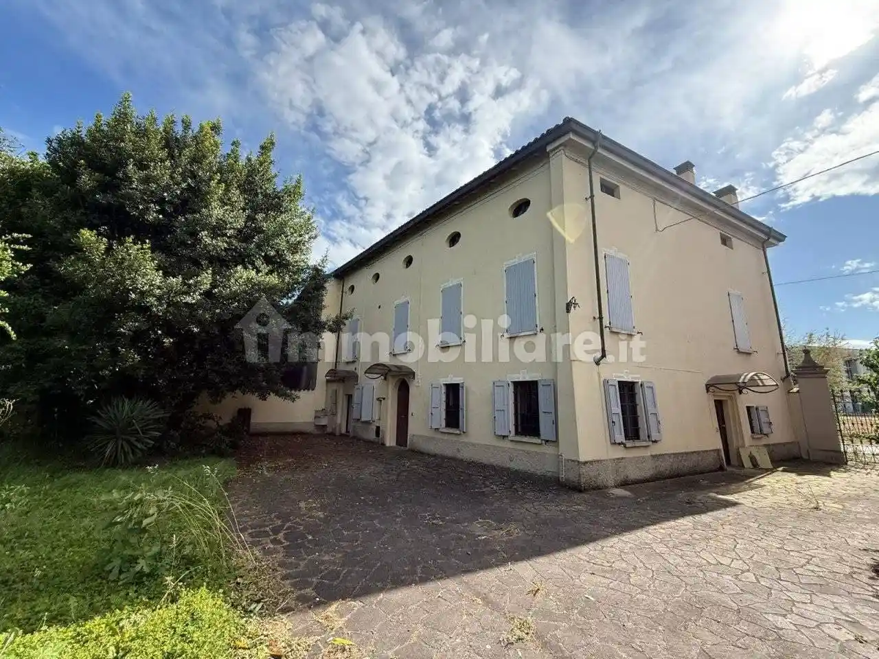 Appartamento in vendita a Montechiarugolo