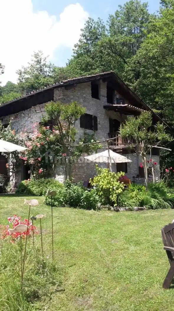 Casa indipendente in vendita a Tremosine sul Garda