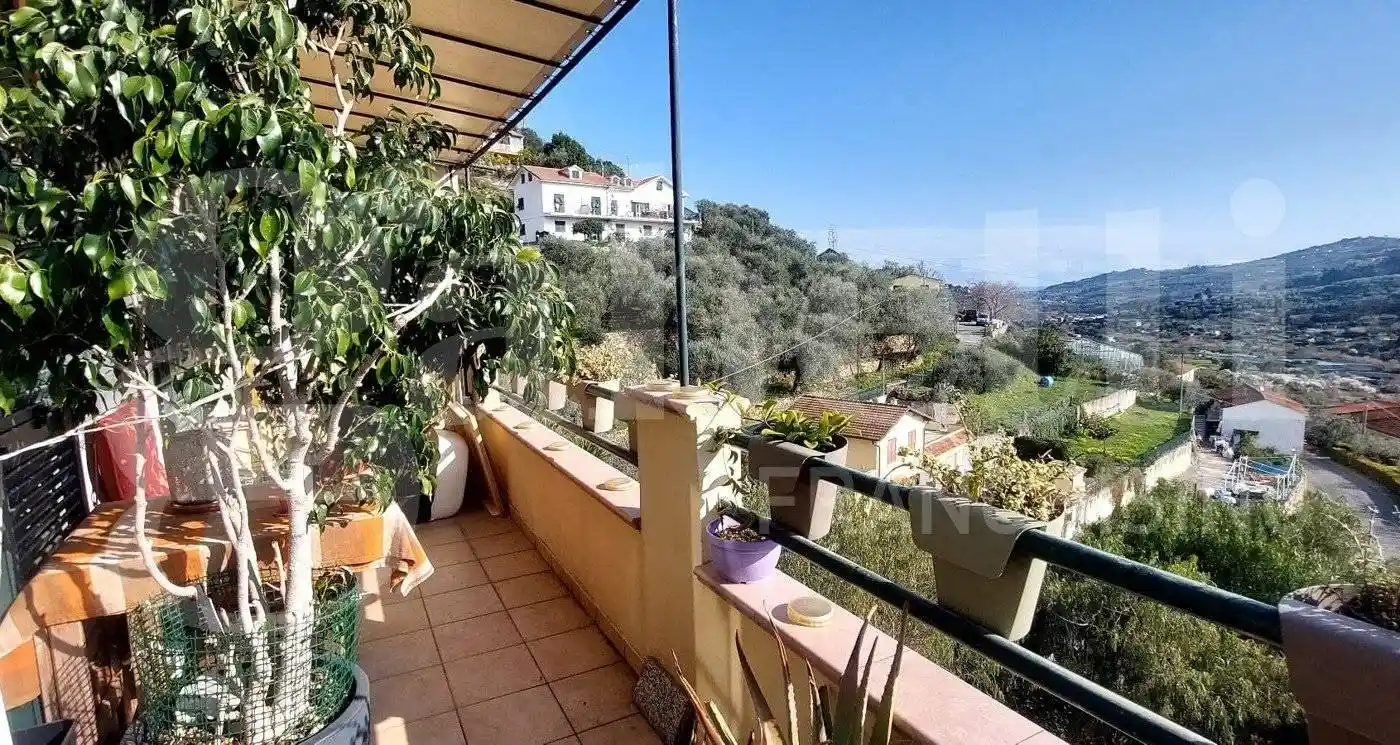 Appartamento in vendita a Dolcedo