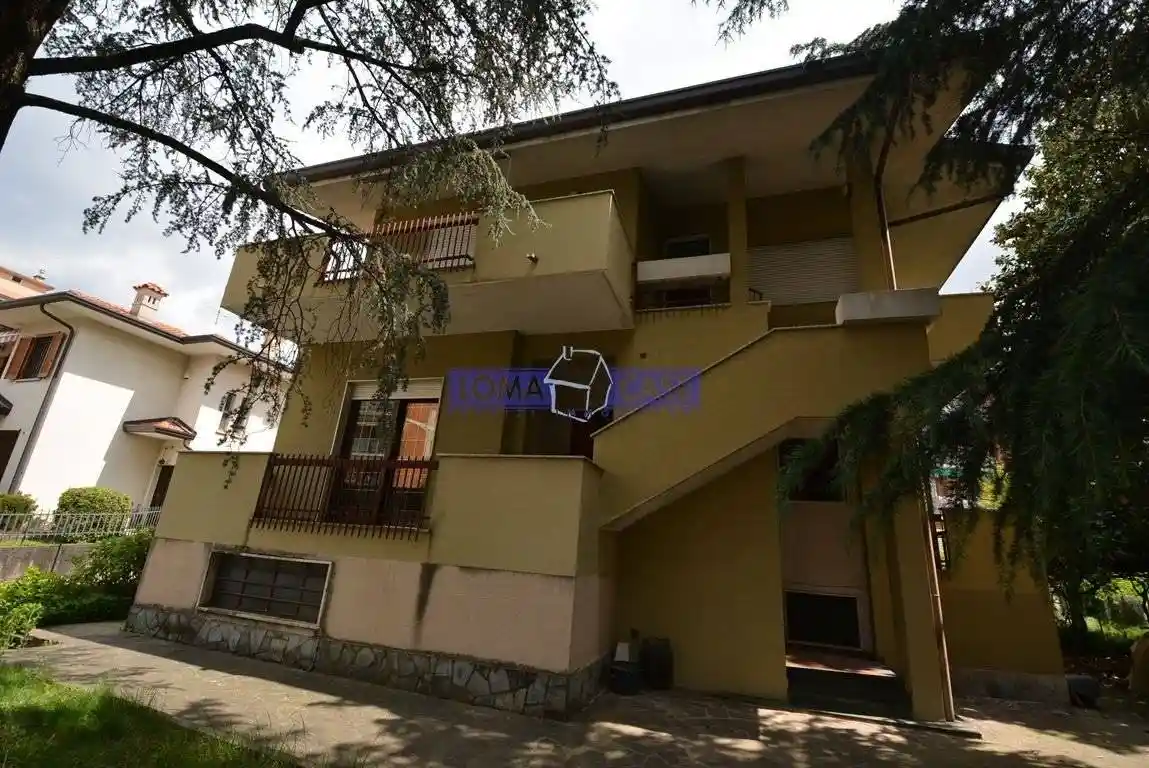 Casa indipendente in vendita a Lomagna
