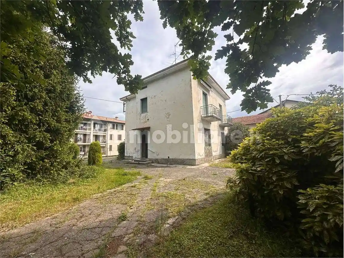 Casa indipendente in vendita a Anzano del Parco
