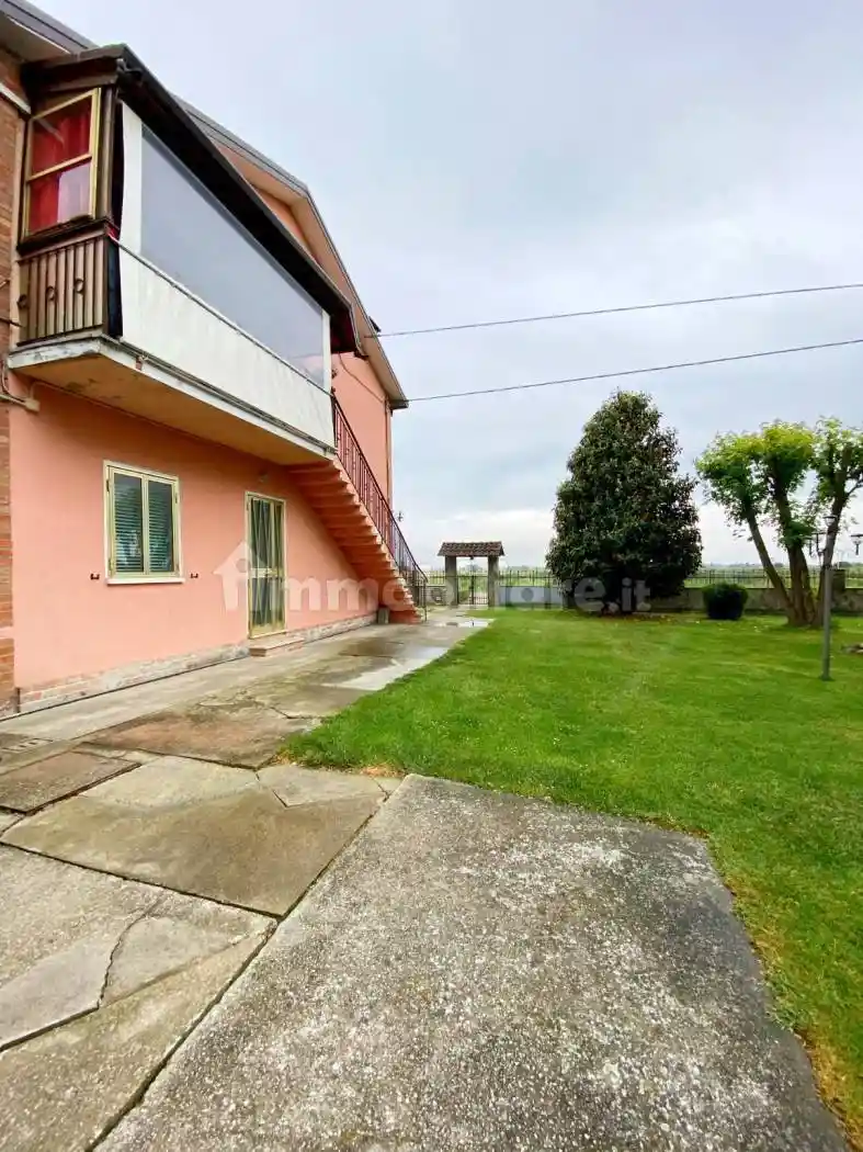 Villa in vendita a Tresignana