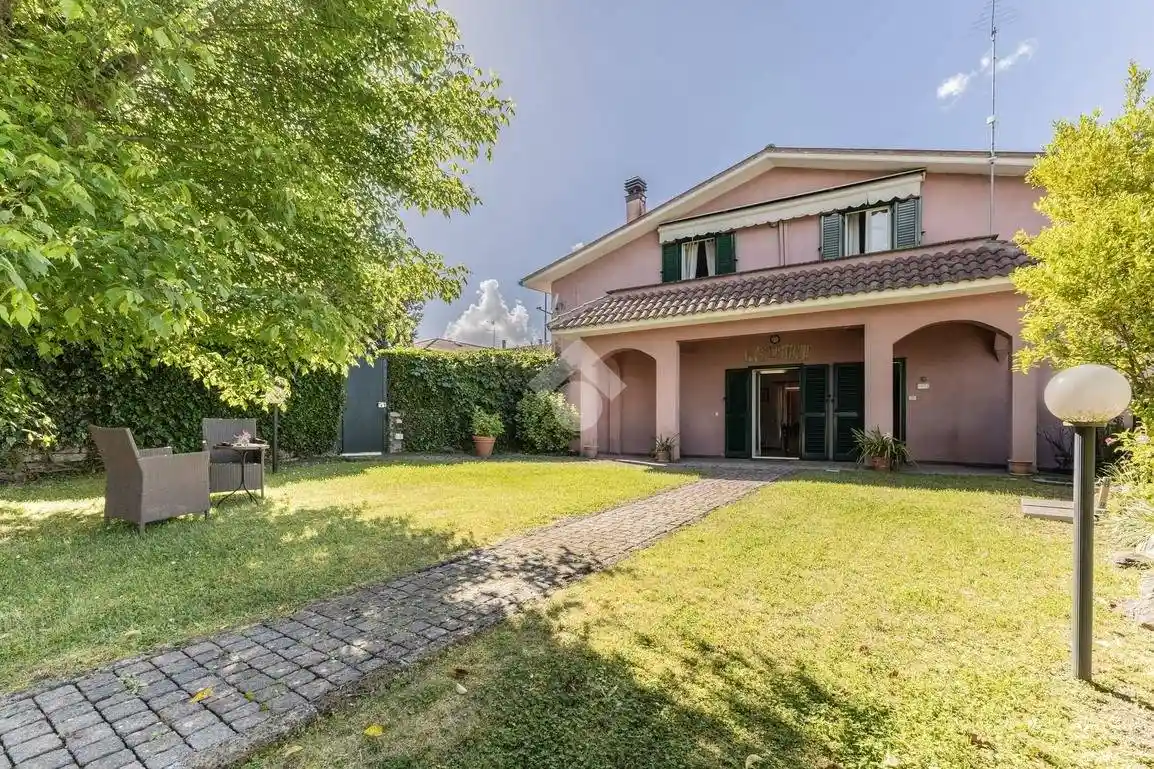 Villa in vendita a Caprarola
