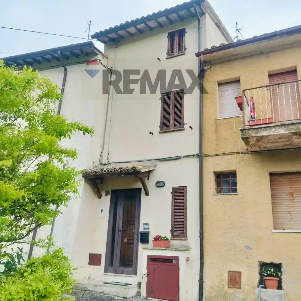 Casa indipendente in vendita a Foligno