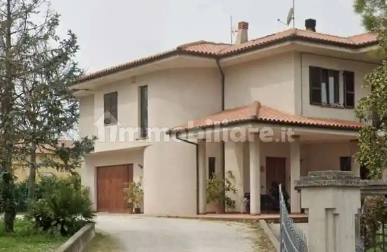 Villa in vendita a Monte San Pietrangeli