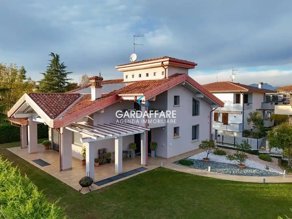 Villa in vendita a Desenzano del Garda