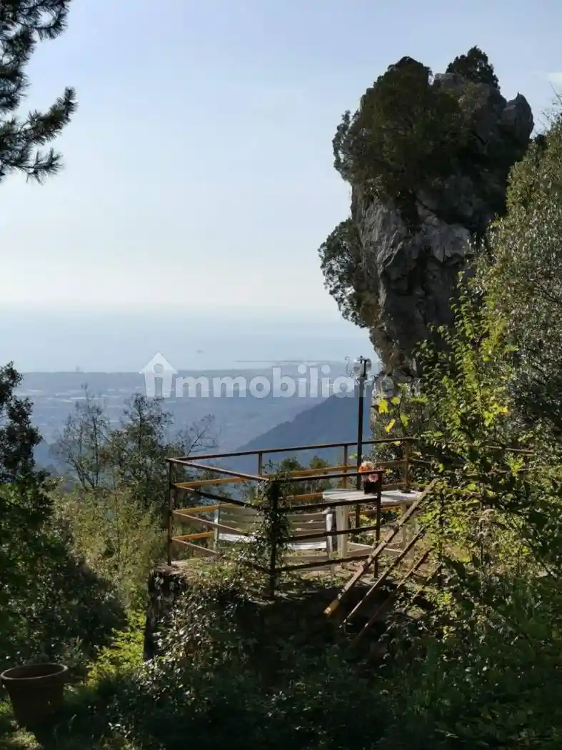 Casa indipendente in vendita a Massa