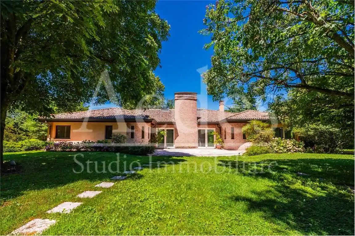 Villa in vendita a Modena