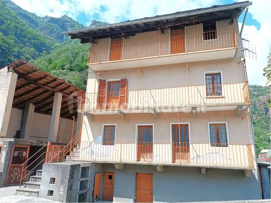Casa indipendente in vendita a Donnas