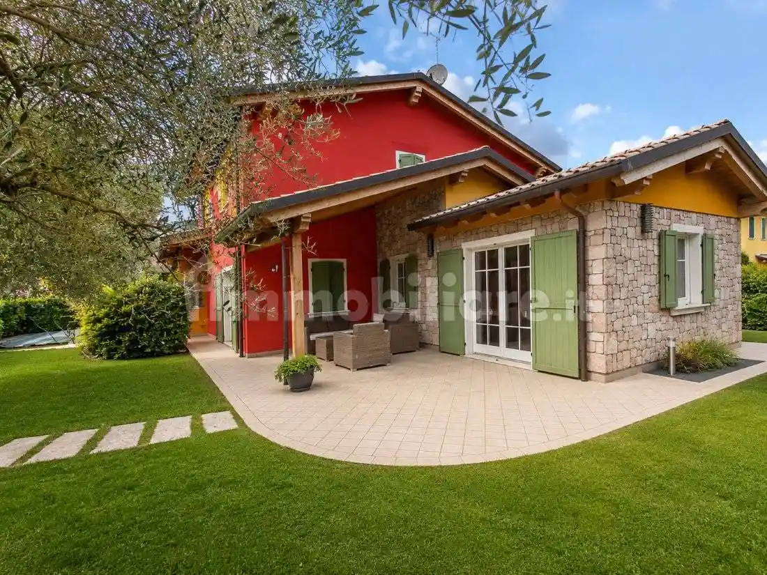 Villa in vendita a Brentino Belluno